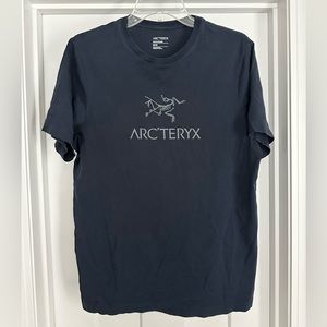 Men’s Arcteryx t-shirt medium navy